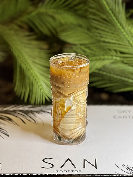 Iced caramel macchiato