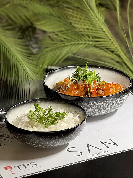 SWEET AND SOUR CHICKEN 